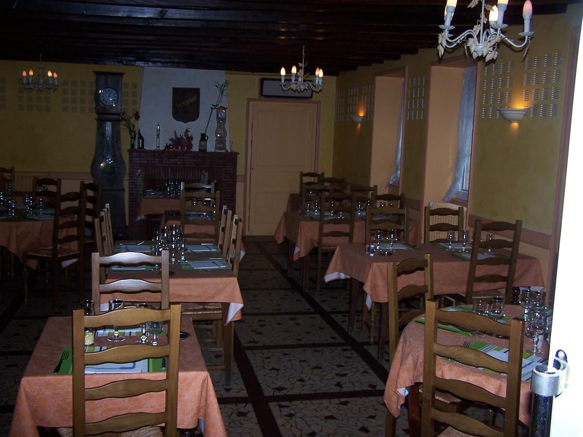 Hotel le lichou Vallon-en-Sully Exterior foto