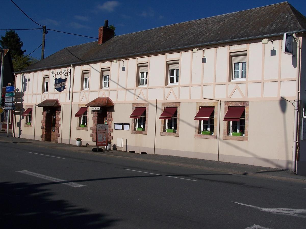 Hotel le lichou Vallon-en-Sully Exterior foto